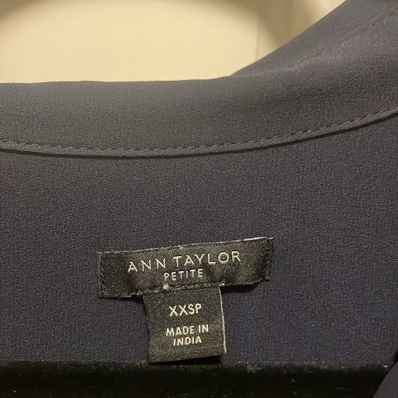 Ann Taylor popover blouse. - Picture 2 of 2